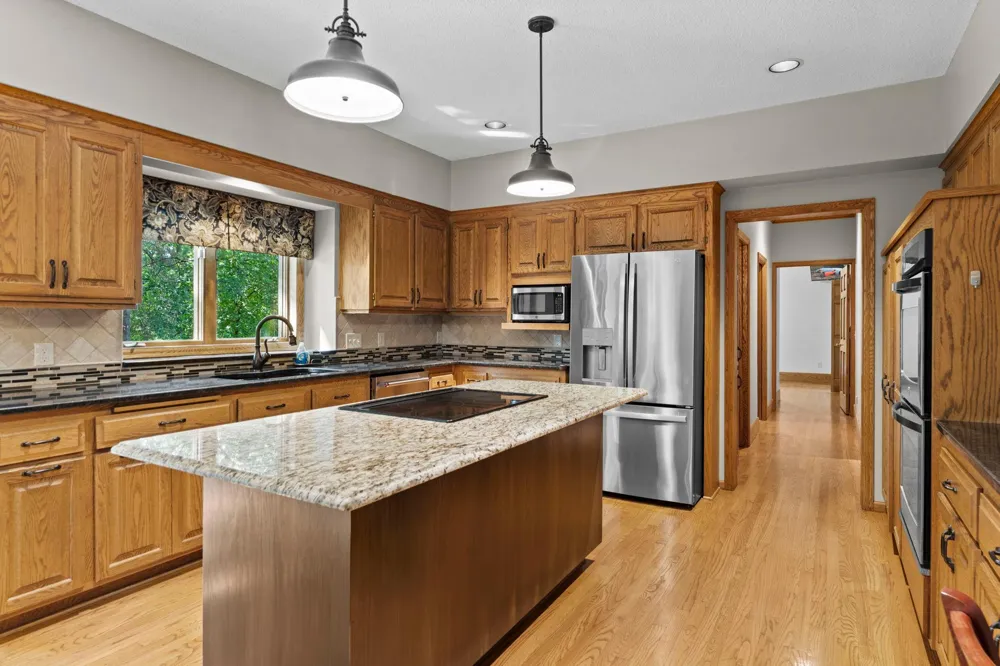 17707 Kingsbury Circle Lakeville, MN 55044