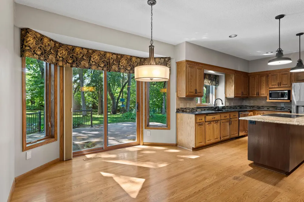 17707 Kingsbury Circle Lakeville, MN 55044