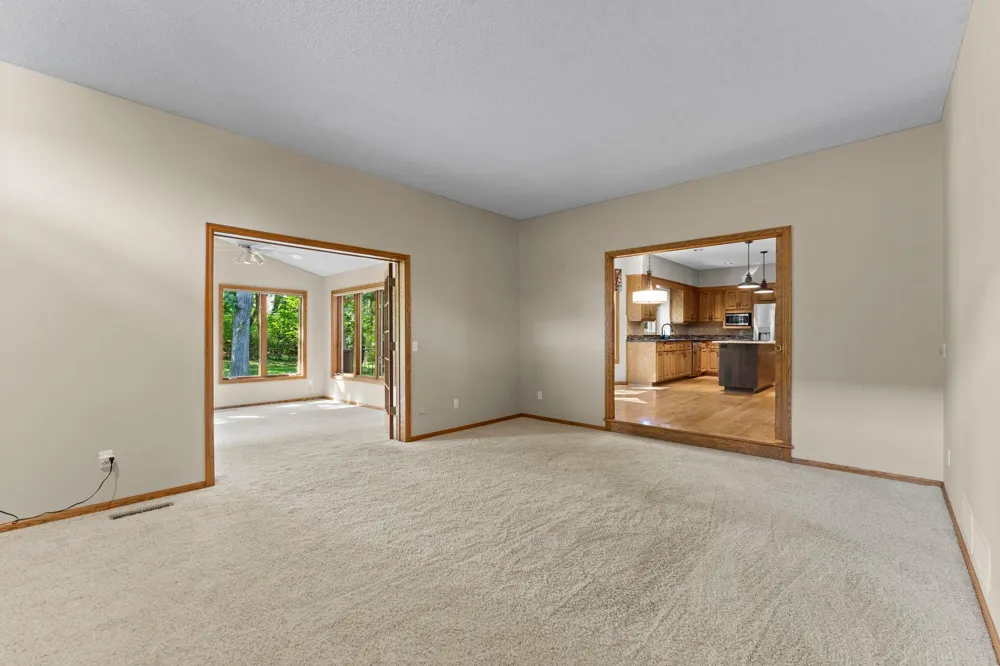 17707 Kingsbury Circle Lakeville, MN 55044