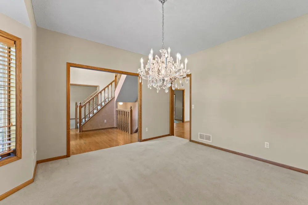 17707 Kingsbury Circle Lakeville, MN 55044