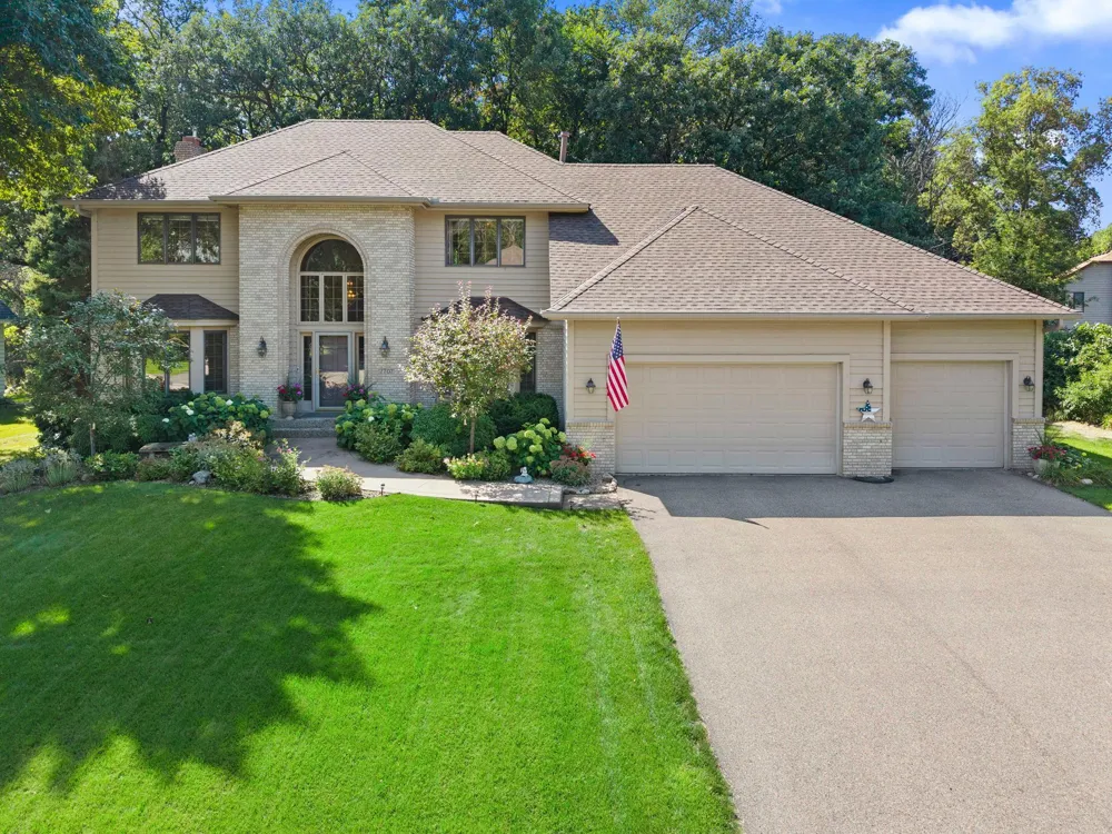 17707 Kingsbury Circle Lakeville, MN 55044
