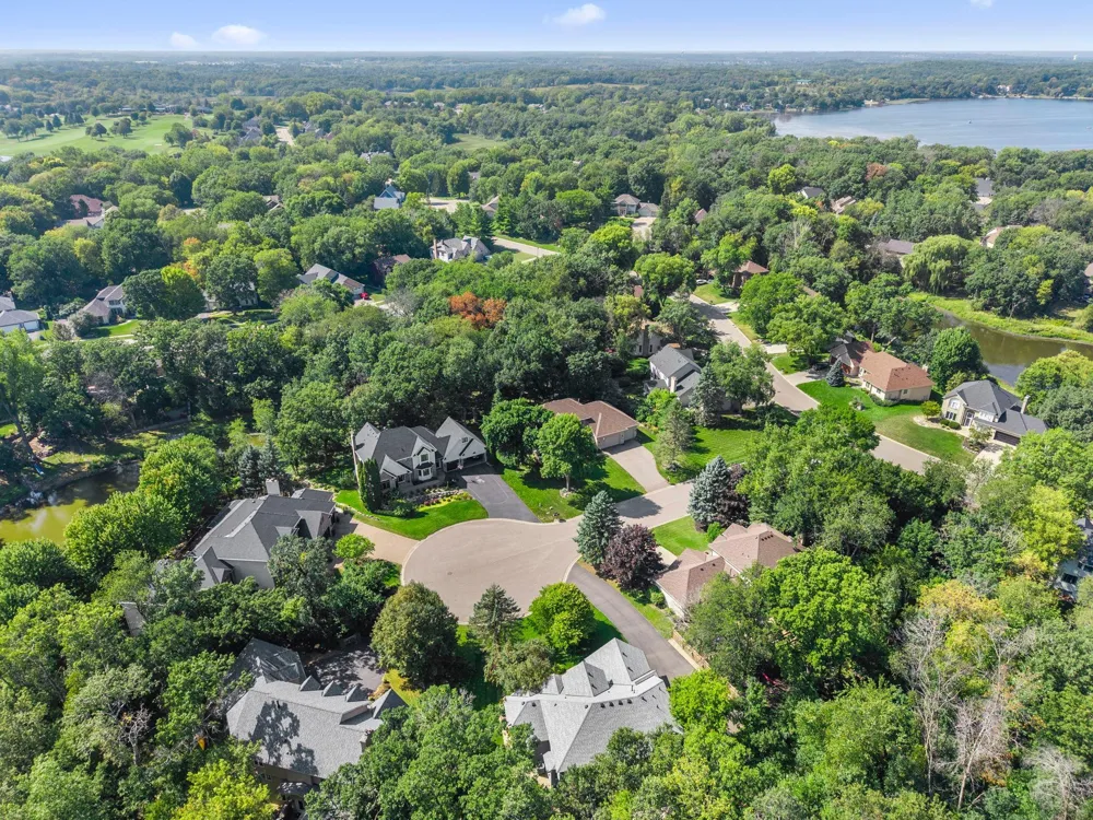 17707 Kingsbury Circle Lakeville, MN 55044