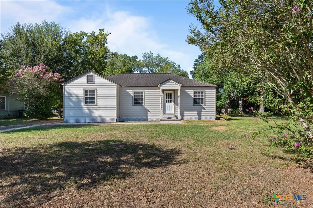 607 Hanover Street Edna, TX 77957
