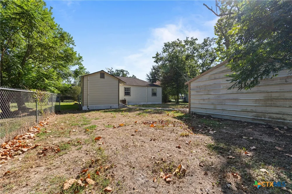607 Hanover Street Edna, TX 77957