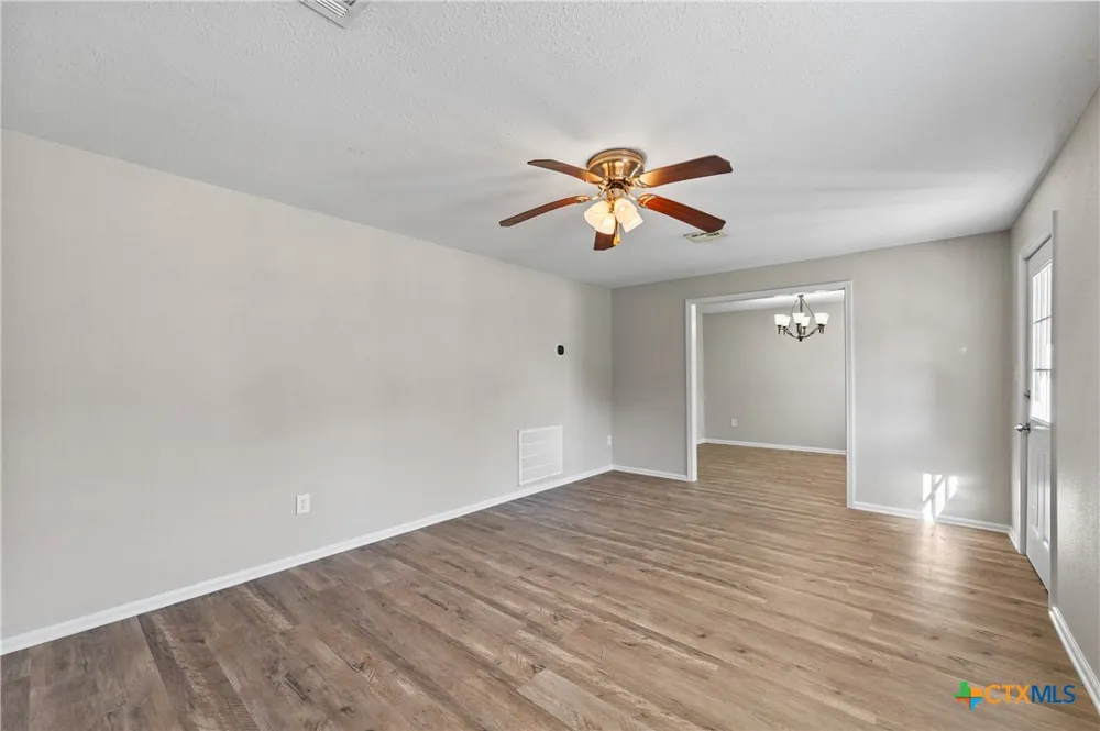 607 Hanover Street Edna, TX 77957