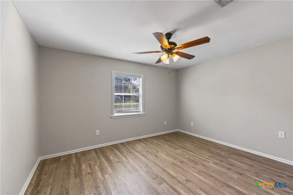 607 Hanover Street Edna, TX 77957