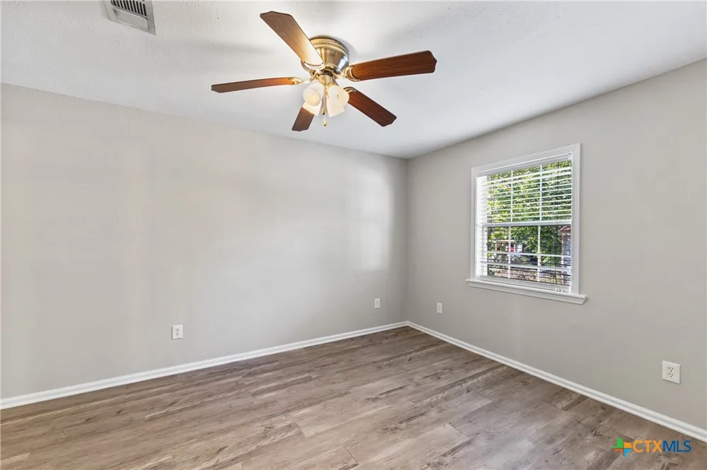 607 Hanover Street Edna, TX 77957