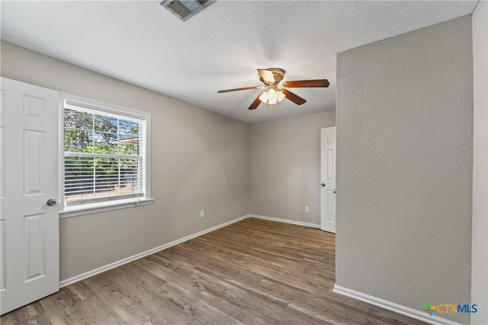607 Hanover Street Edna, TX 77957