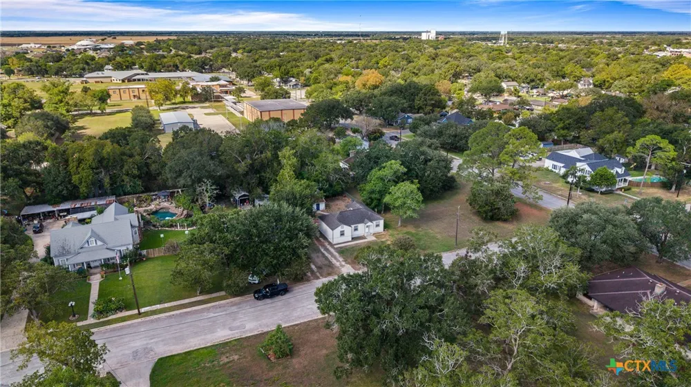 607 Hanover Street Edna, TX 77957