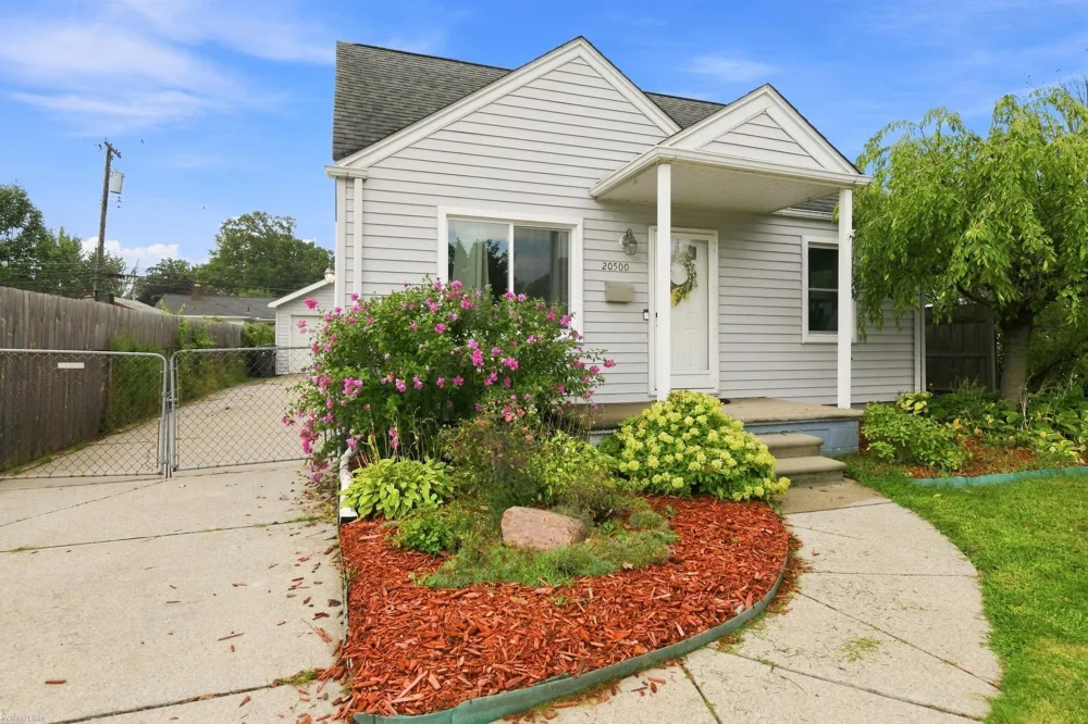 20500 Avalon Street St Clair Shores City, MI 48080