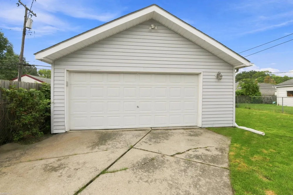 20500 Avalon Street St Clair Shores City, MI 48080