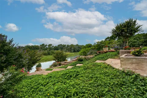 163 El Camino River Road