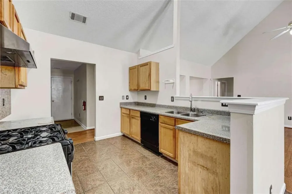 6827 Hill Creek Cove Lithonia, GA 30058