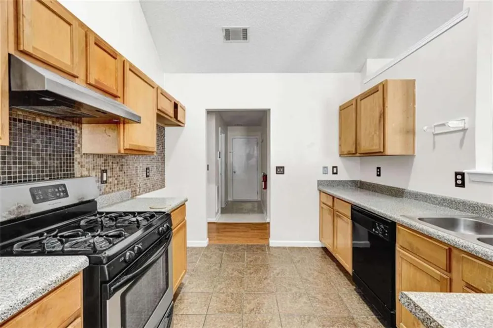 6827 Hill Creek Cove Lithonia, GA 30058
