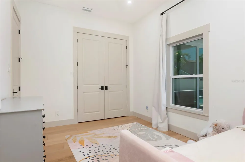 449 12TH AVENUE St Petersburg, FL 33701