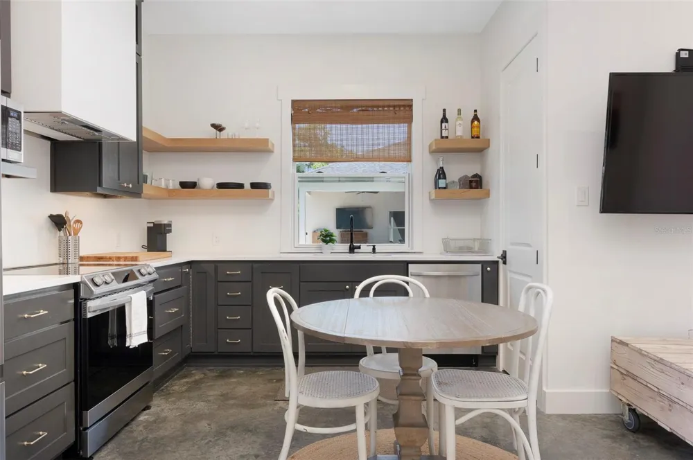449 12TH AVENUE St Petersburg, FL 33701