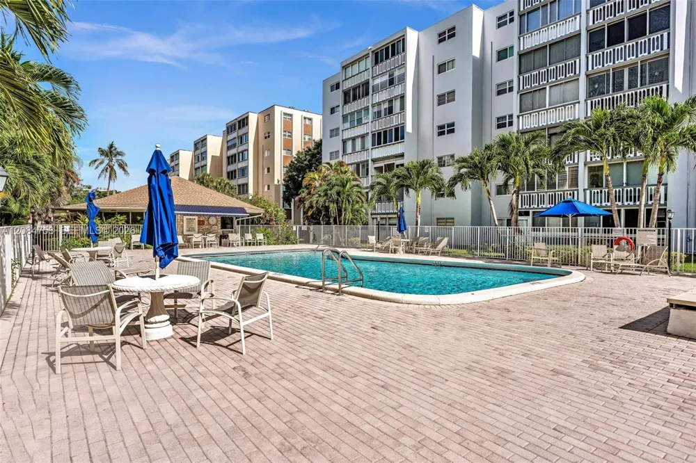 610 NE 12th Ave #206 Hallandale Beach, FL 33009