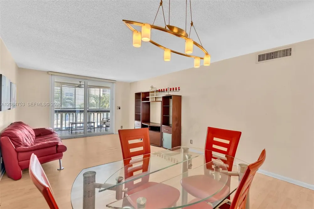 610 NE 12th Ave #206 Hallandale Beach, FL 33009