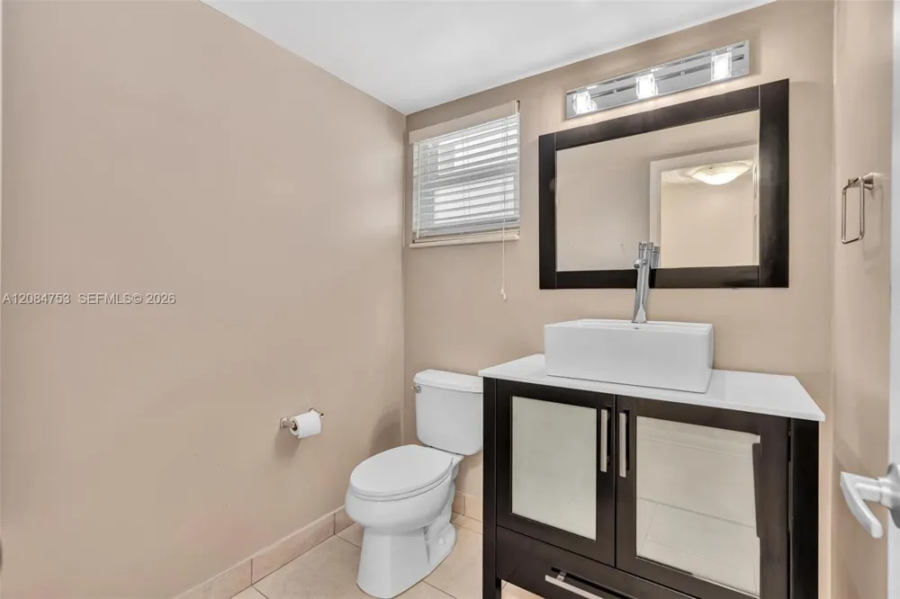 610 NE 12th Ave #206 Hallandale Beach, FL 33009