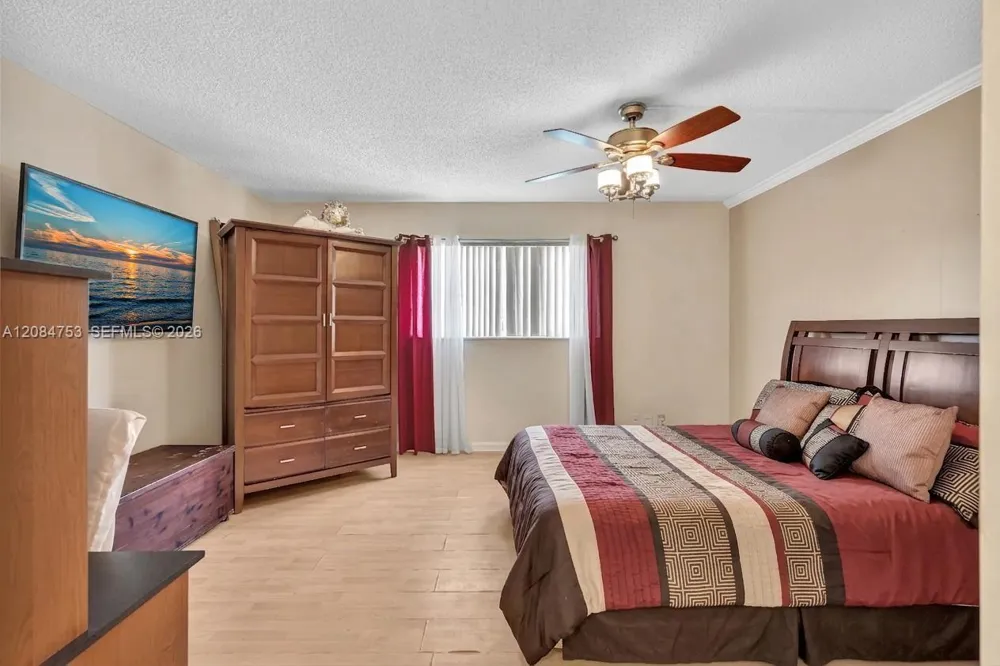 610 NE 12th Ave #206 Hallandale Beach, FL 33009