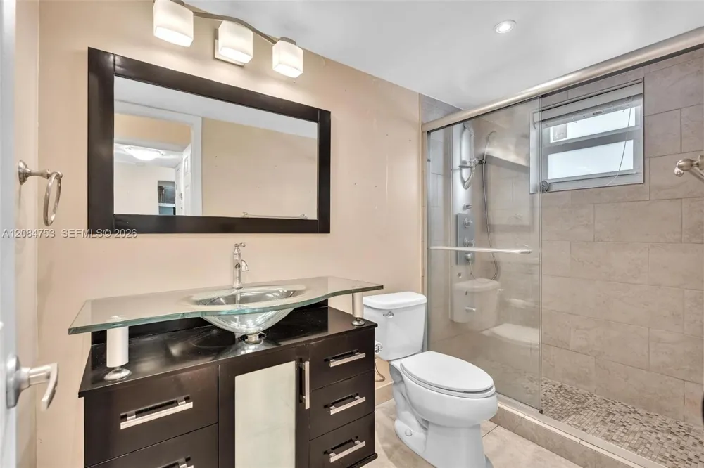 610 NE 12th Ave #206 Hallandale Beach, FL 33009