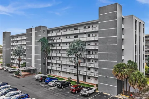 610 NE 12th Ave #206