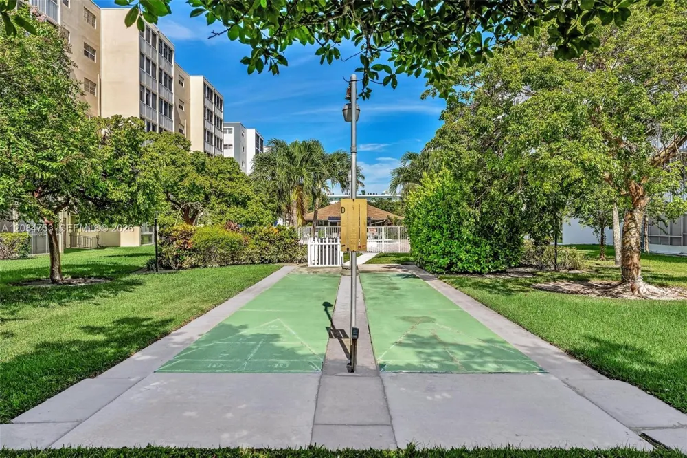 610 NE 12th Ave #206 Hallandale Beach, FL 33009