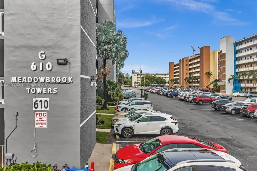 610 NE 12th Ave #206 Hallandale Beach, FL 33009