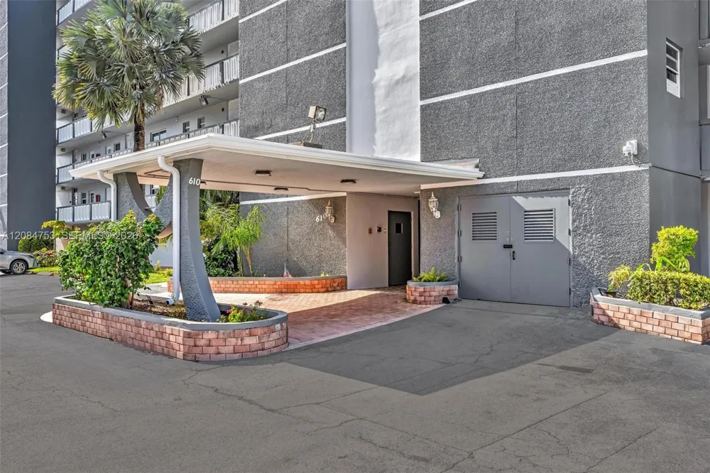610 NE 12th Ave #206 Hallandale Beach, FL 33009