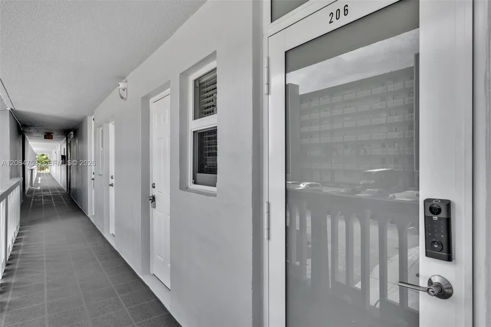 610 NE 12th Ave #206 Hallandale Beach, FL 33009