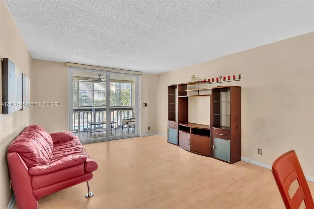 610 NE 12th Ave #206 Hallandale Beach, FL 33009