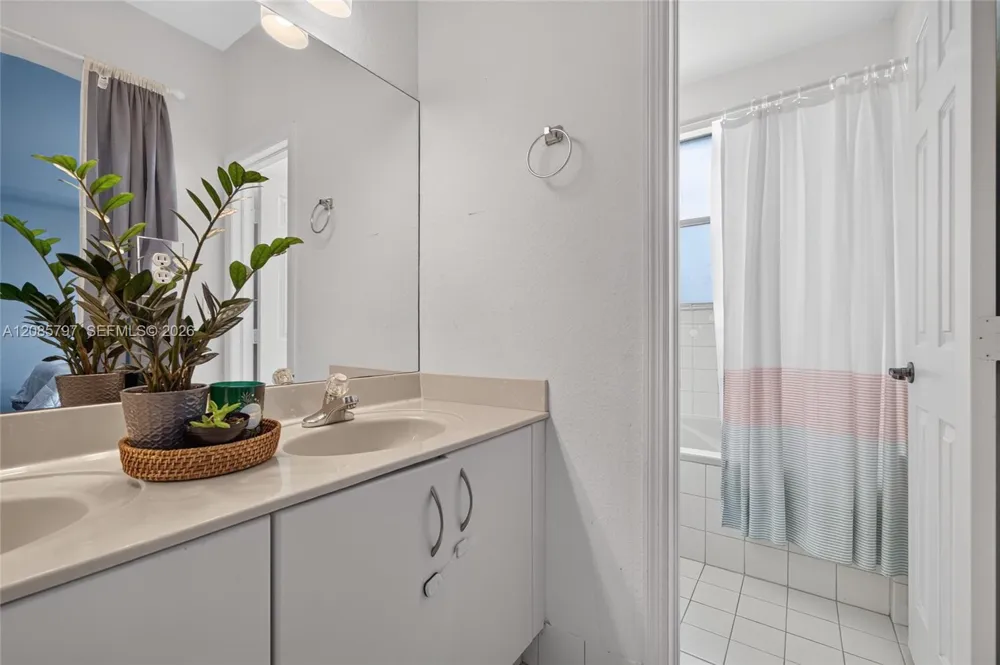 10861 NW 79th St Doral, FL 33178