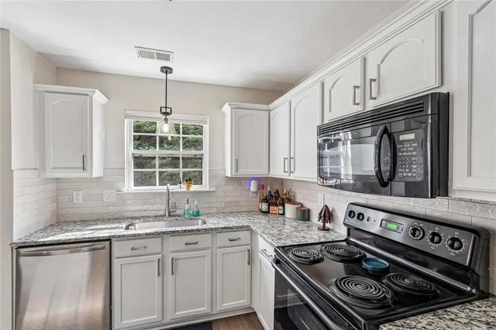 546 Fox Creek Crossing Woodstock, GA 30188