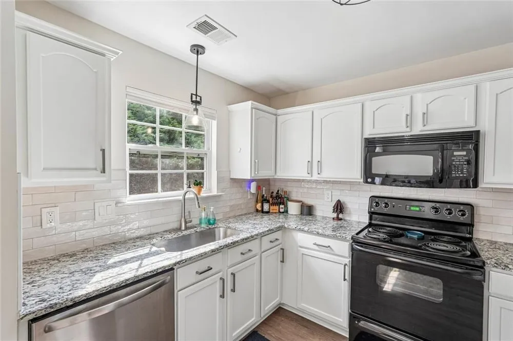 546 Fox Creek Crossing Woodstock, GA 30188