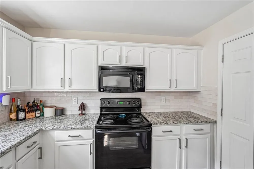 546 Fox Creek Crossing Woodstock, GA 30188
