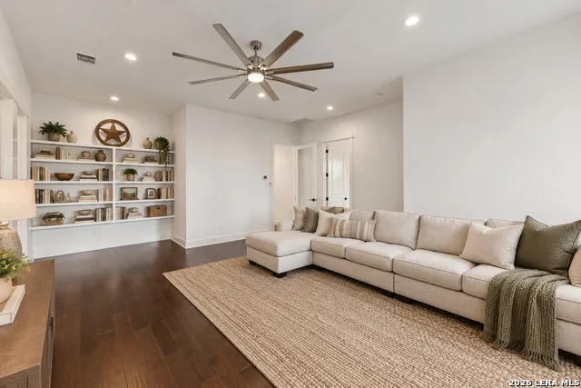 321 Bentwood Spring Branch, TX 78070