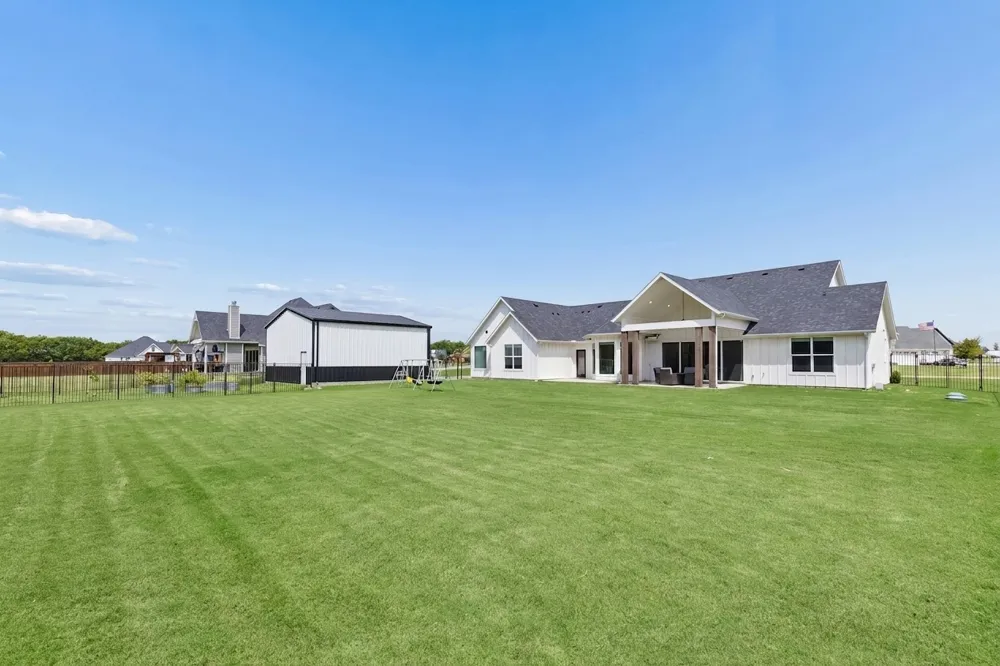 940 Declaration Drive Nevada, TX 75173