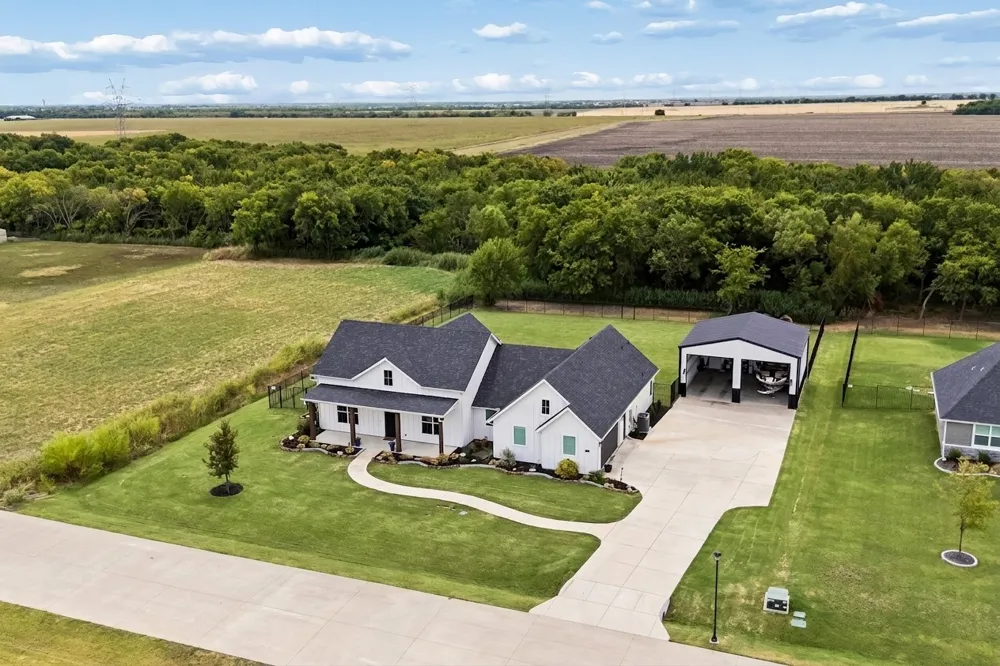 940 Declaration Drive Nevada, TX 75173