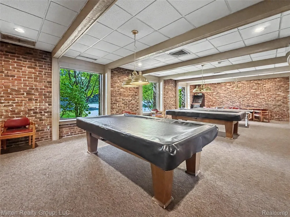 1699 Brentwood Drive Troy City, MI 48098
