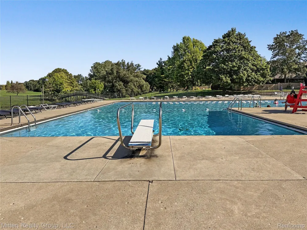 1699 Brentwood Drive Troy City, MI 48098