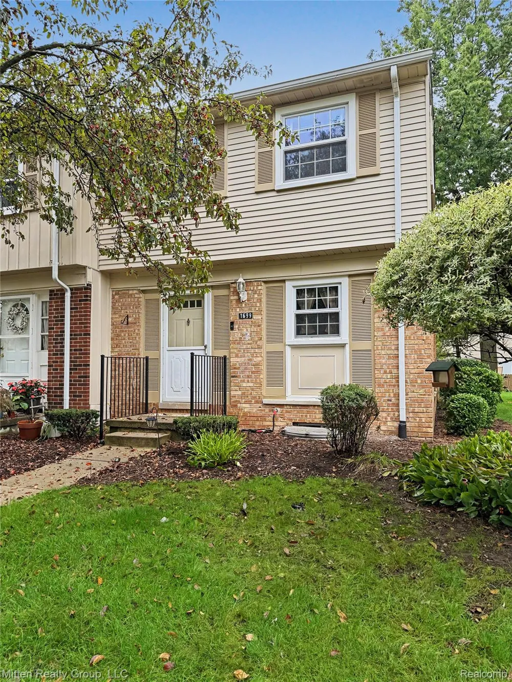 1699 Brentwood Drive Troy City, MI 48098