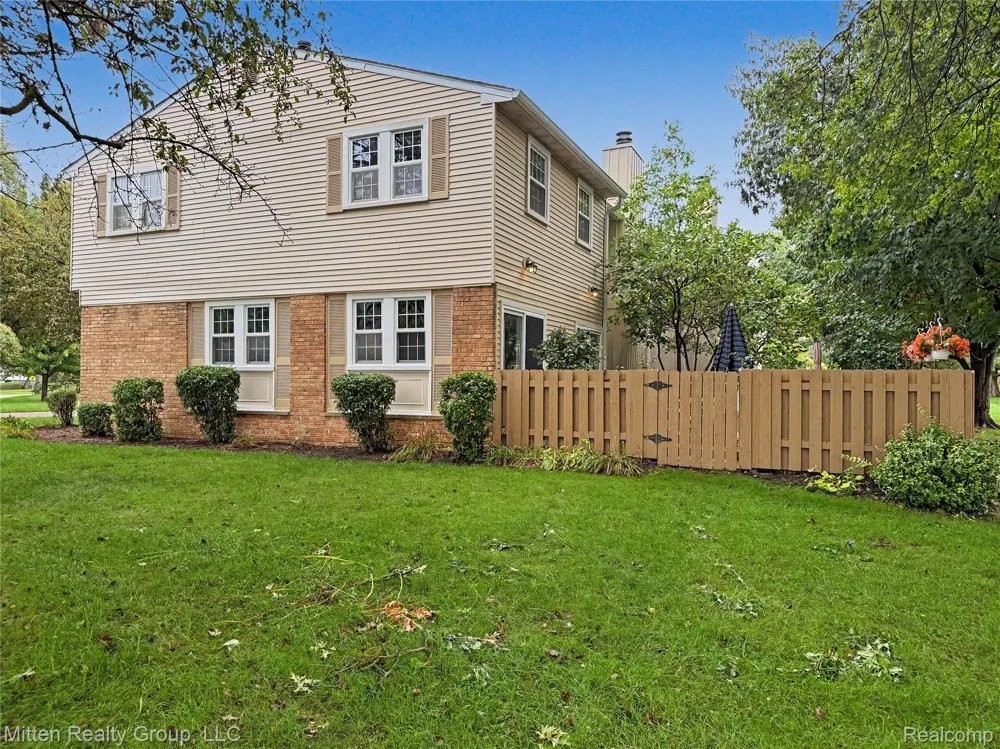 1699 Brentwood Drive Troy City, MI 48098