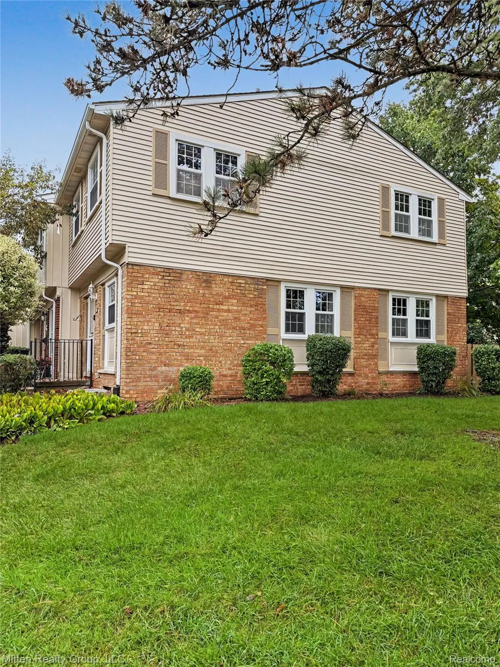 1699 Brentwood Drive Troy City, MI 48098