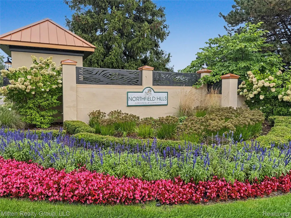 1699 Brentwood Drive Troy City, MI 48098