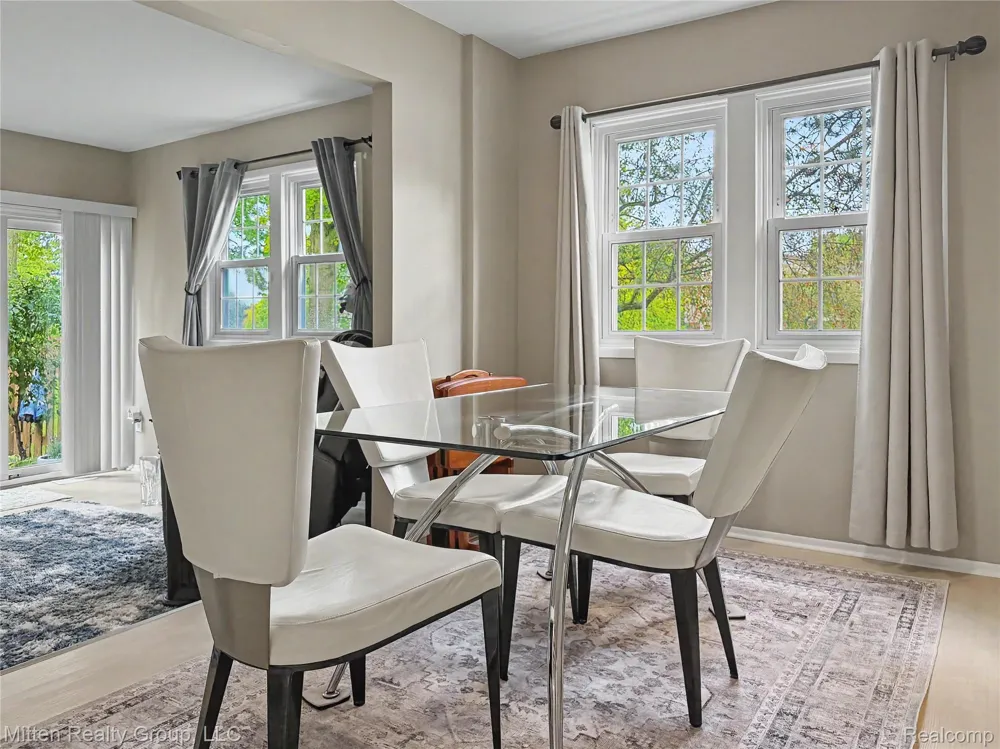 1699 Brentwood Drive Troy City, MI 48098