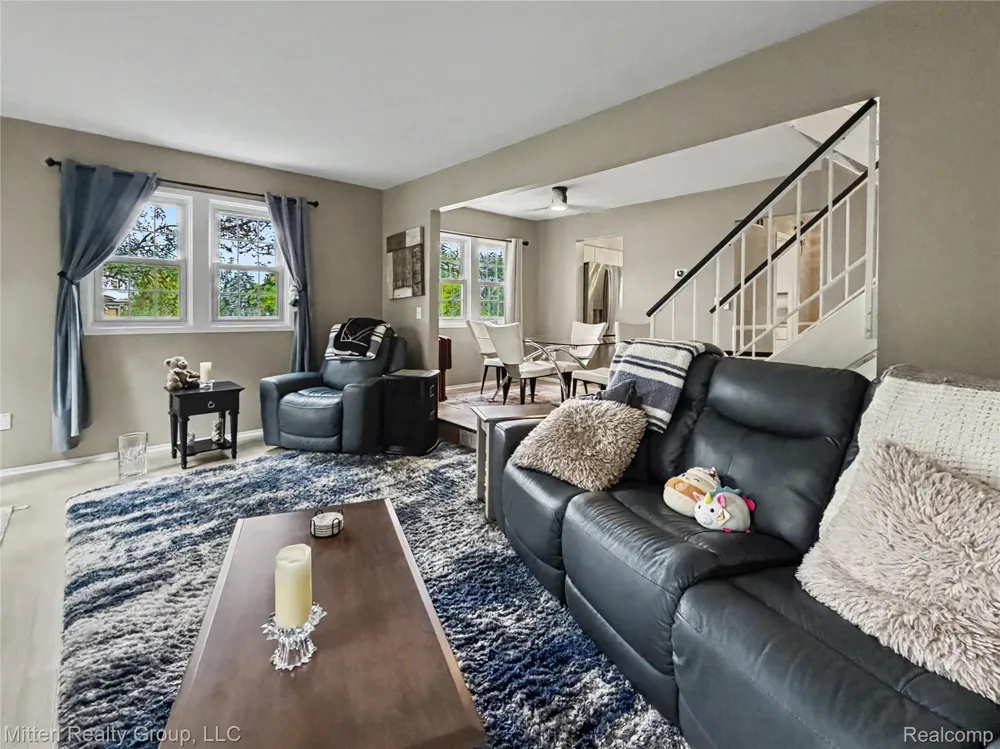 1699 Brentwood Drive Troy City, MI 48098