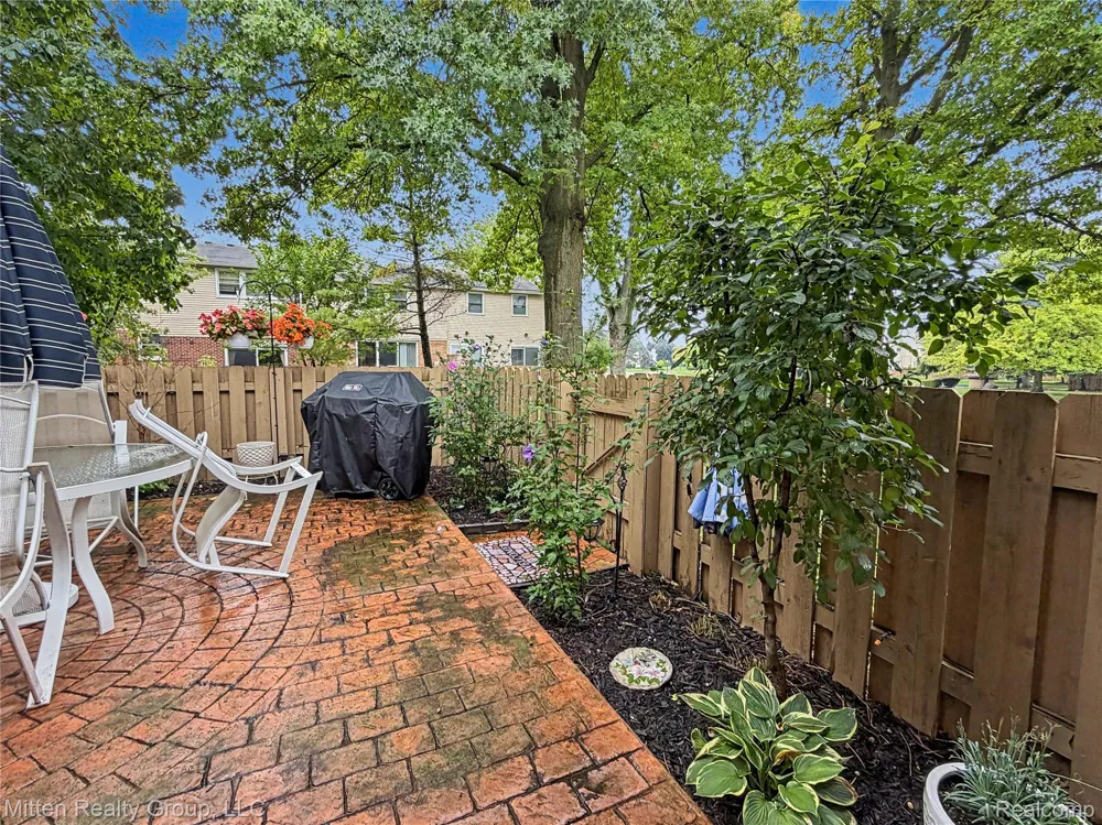 1699 Brentwood Drive Troy City, MI 48098
