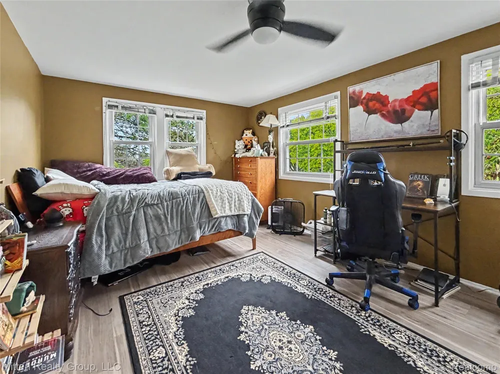 1699 Brentwood Drive Troy City, MI 48098