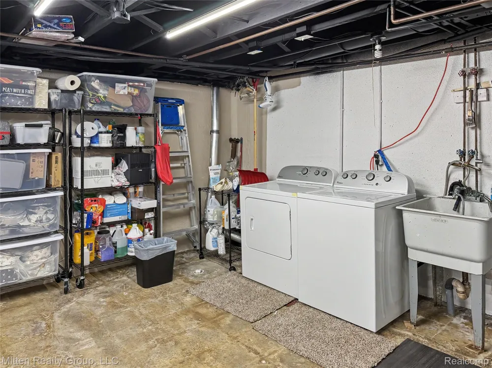 1699 Brentwood Drive Troy City, MI 48098