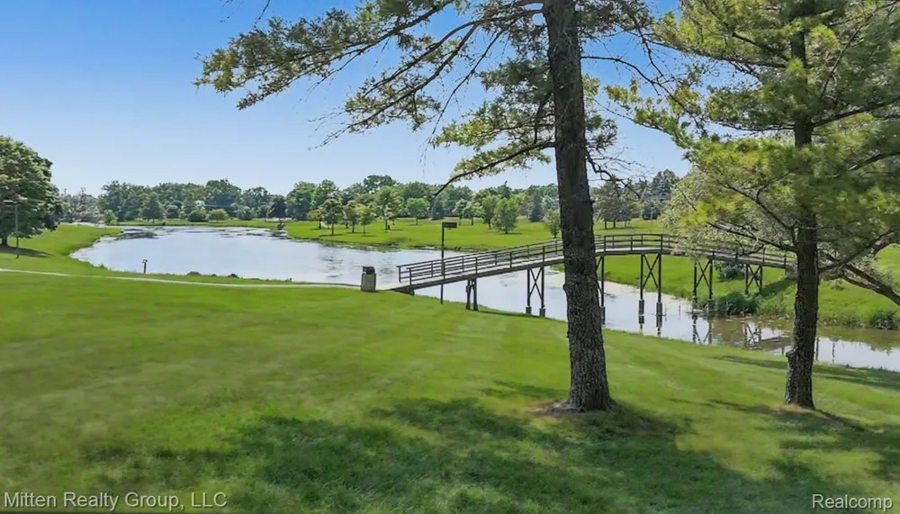 1699 Brentwood Drive Troy City, MI 48098